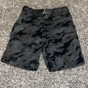Boys camouflage jumping bean shorts, size 5 perfect condition